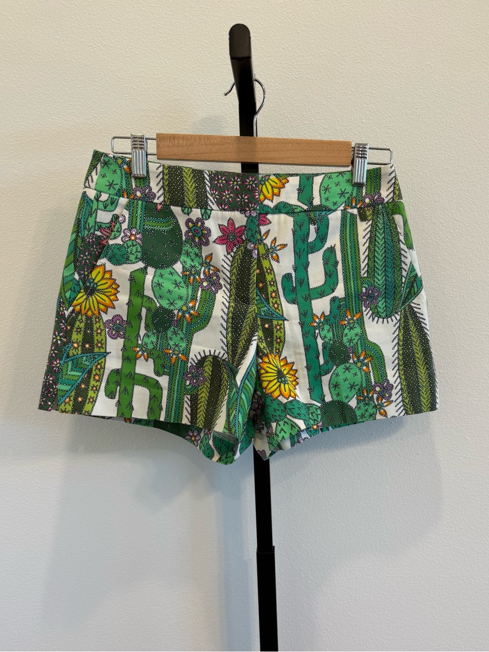Trina Turk Corbin Green Cactus & Floral Shorts Sz2 Tropical Vacay Summer Resort